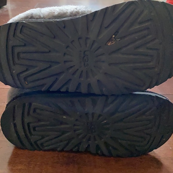 EUC Uggs Kids Size 2 Grey and Black - Picture 5 of 7
